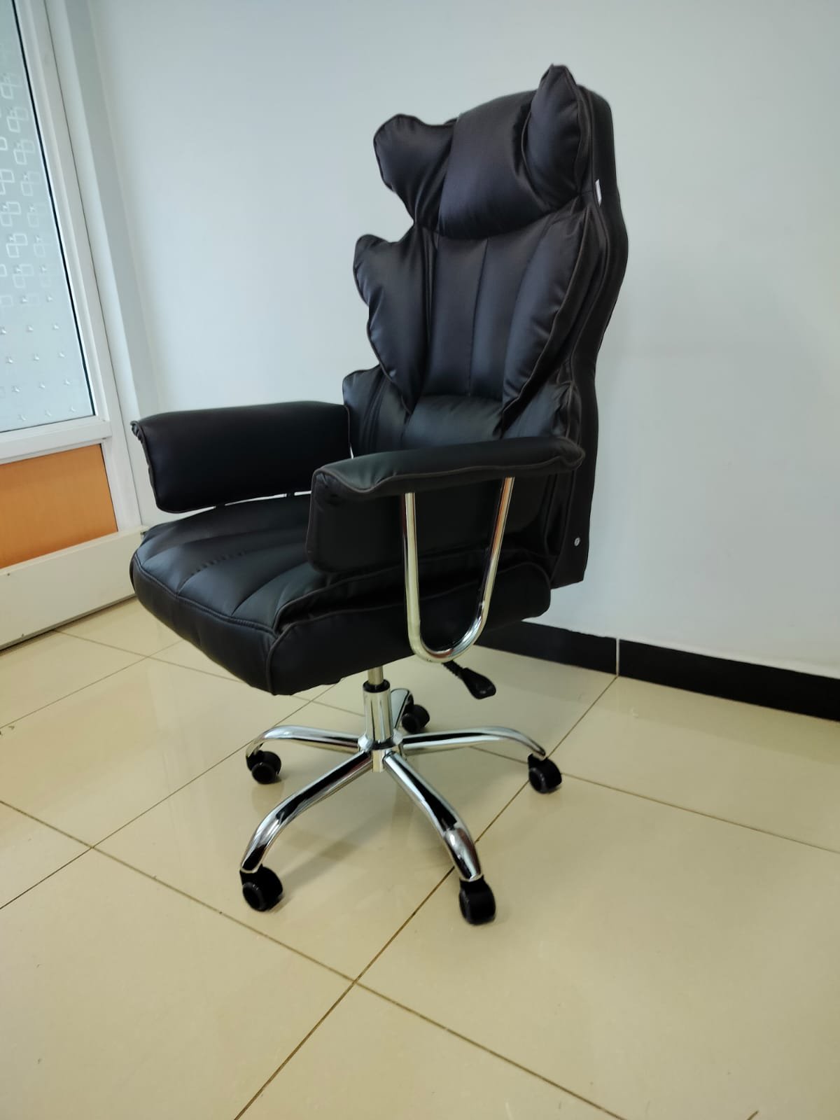 Executive Plush Leather Office Chair – Winged High-Back Design - Image 2