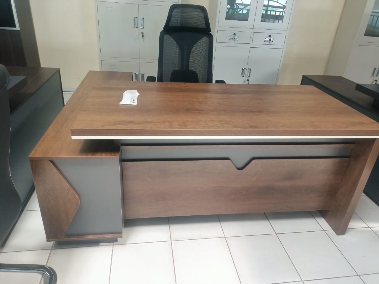 Modern executive office desk. - Image 3