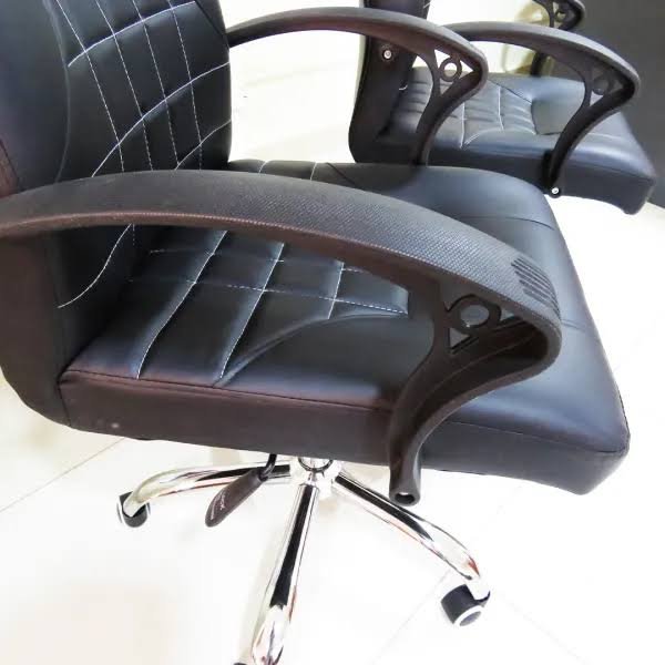 High Back Executive Office Chair – Black Leatherette with Chrome Base - Image 4